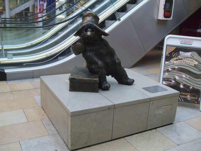 Paddington_station_Paddington_Bear_statue